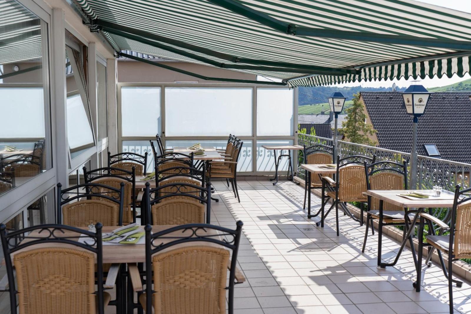 Hotel Restaurant Moselblick Wintrich Extérieur photo