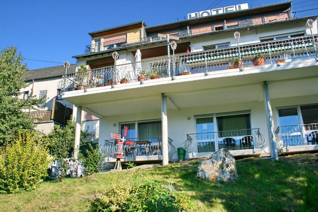 Hotel Restaurant Moselblick Wintrich Extérieur photo